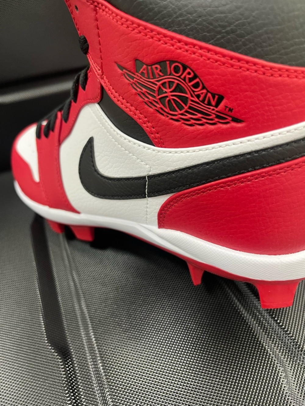 Nike Air Jordan retro av5354-611 Men’s Red White Black Baseball Cleats no box - Picture 4 of 11